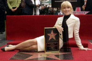 Céline Dion poses after receiving the star. (© REUTERS/Lucy Nicholson)