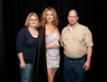 Your Day Away parents Kelly and Chad Spencer of Kansas City with Céline Dion (© Philip Langlois/CDA World Inc.)