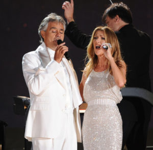 Andrea Bocelli, Céline Dion (© Jason Kempin/Getty Images North America)