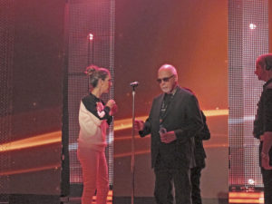 Discussion between Céline Dion and René Angélil during the sound check. (© Photo le Journal de Montréal, Raphaël Gendron-Martin)