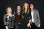 Céline Dion avec Jérémy Reix, son frère et sa mère (© Gérard Schachmes)